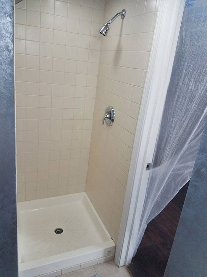 A Touch Glazing - Bath Tub Reglazing / Refinishing in Chicago